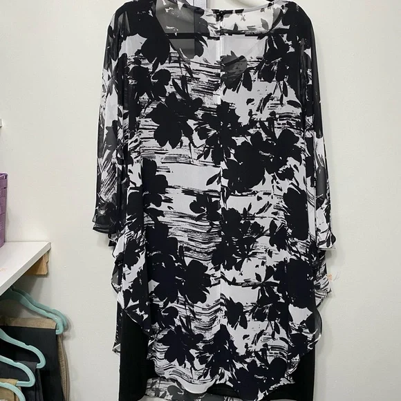 Black and white floral midi dress - Picture 4 of 7